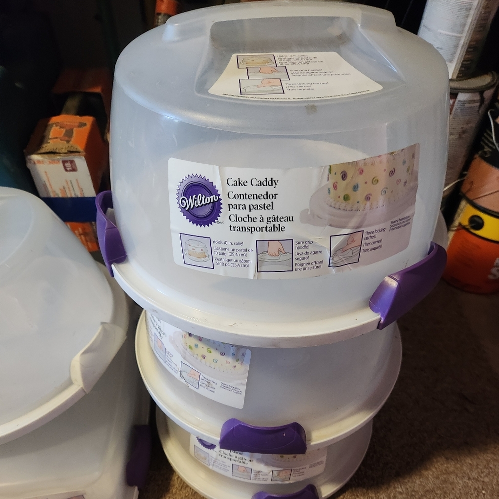 Wilton cake carrier
